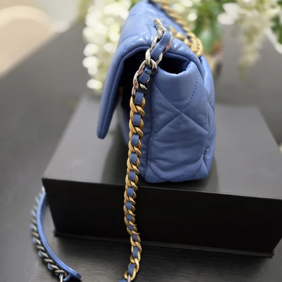 Chanel 19 Blue Quilted Lambskin With Chain Blue - Medium - Picture 11 of 11